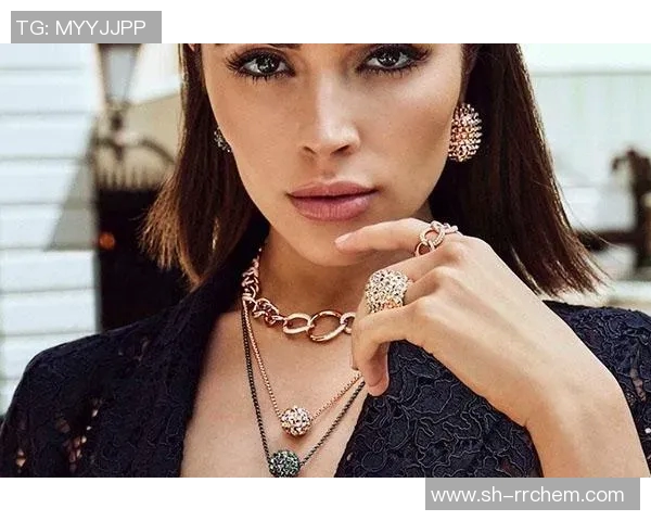 卷发足球明星的魅力瞬间展现他们独特风格与个性魅力的精彩图片合集